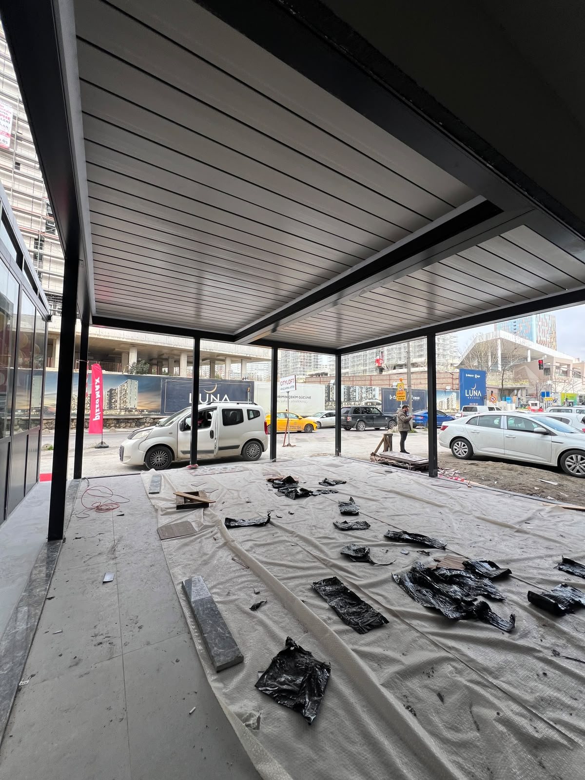 LED aydınlatmalı bioclimatic tavan uygulaması