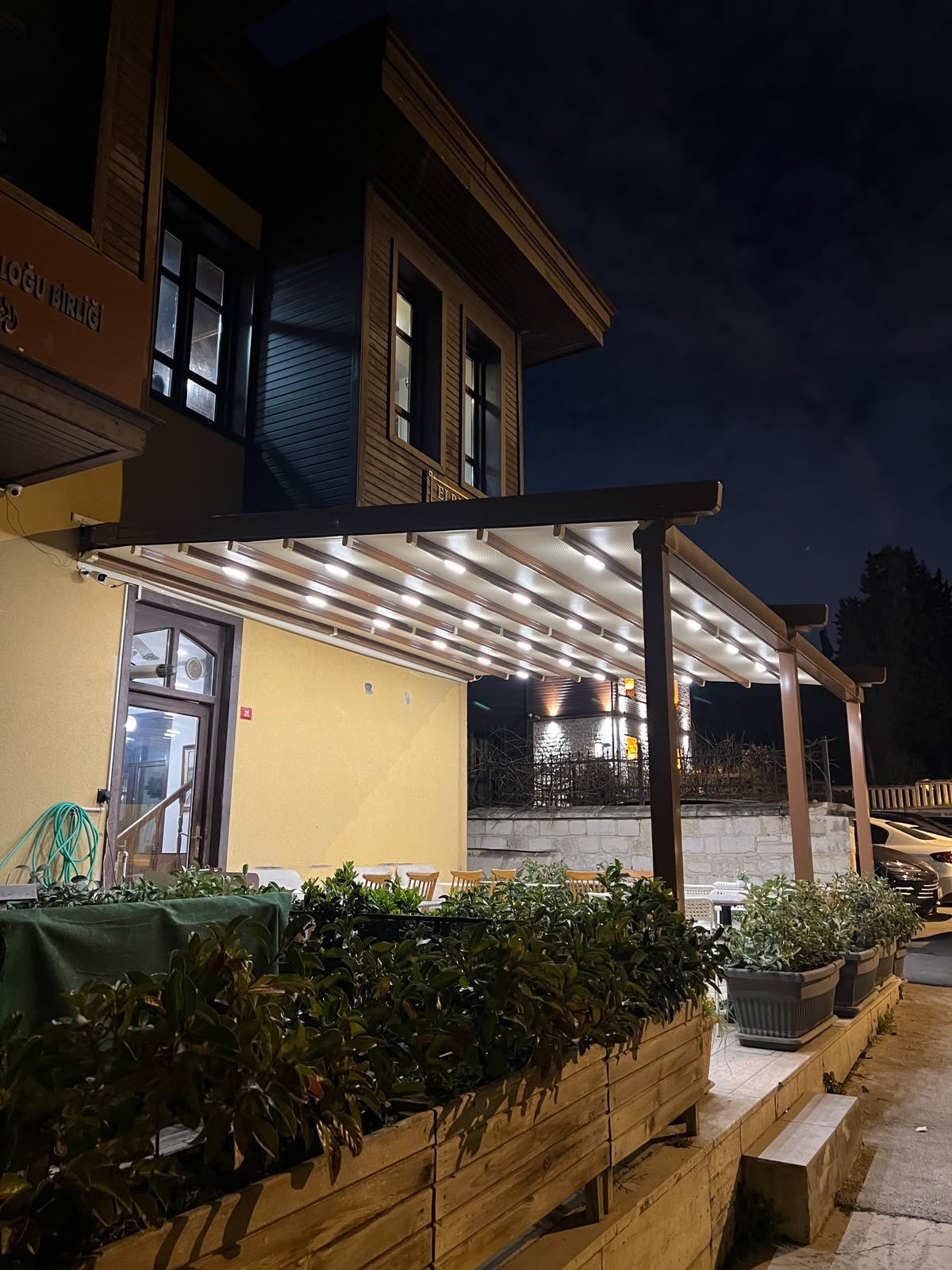 Motorlu pergola tente sistemi uygulaması